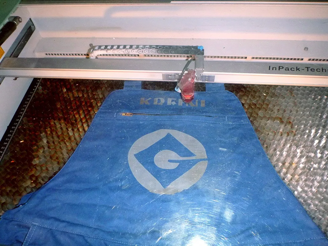 Laserschneider in der Werkstatt